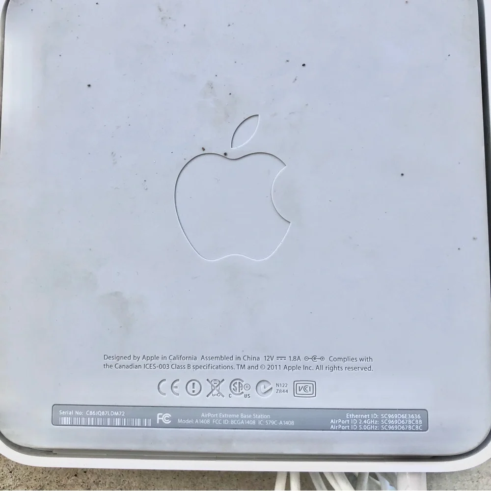 Apple Router Model Number A1408 - Picture 4 of 7